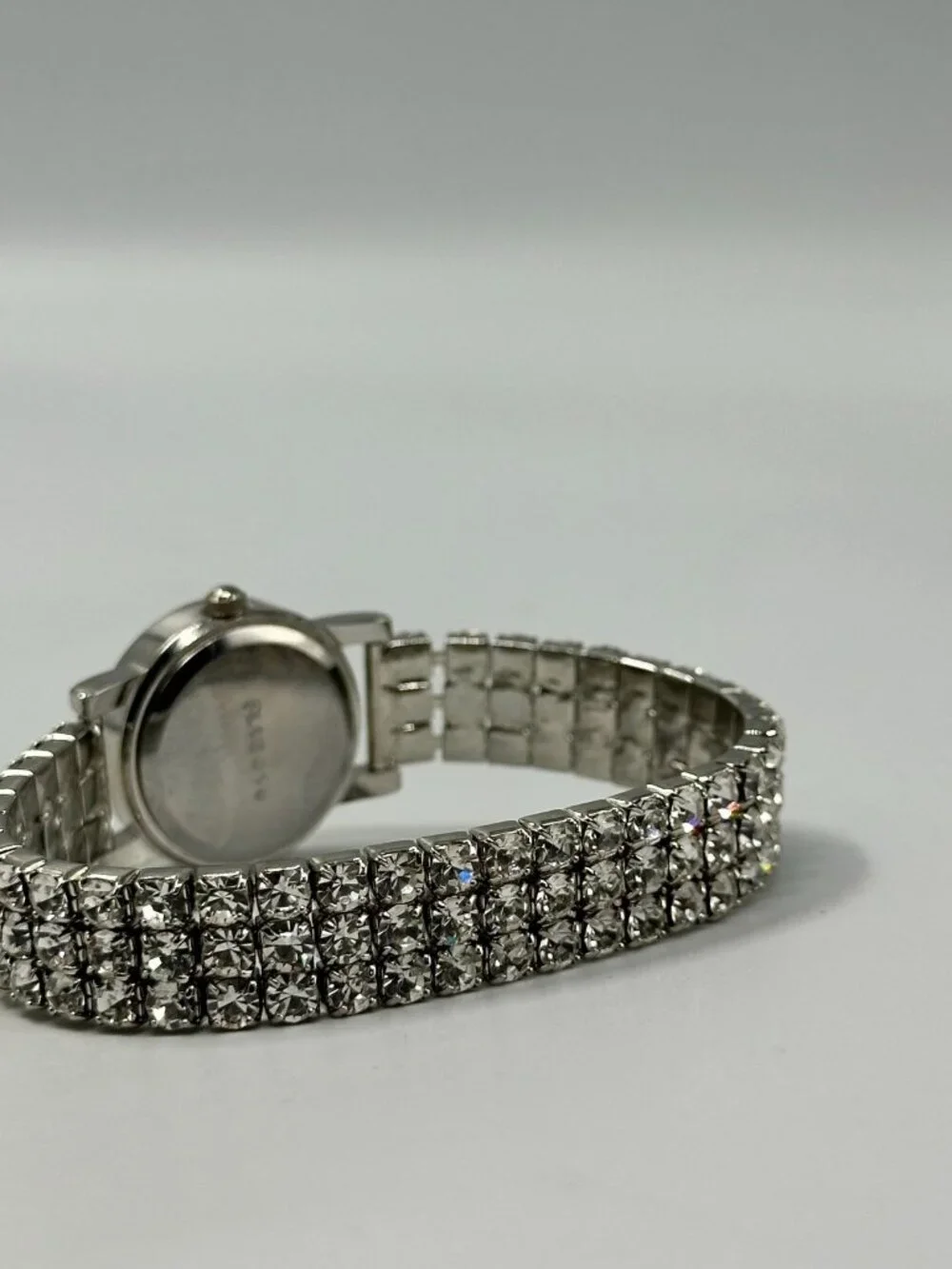 Rhinestone Watch Women Silver Tone Mother of Pearl Dial Stretch New Battery 6.5